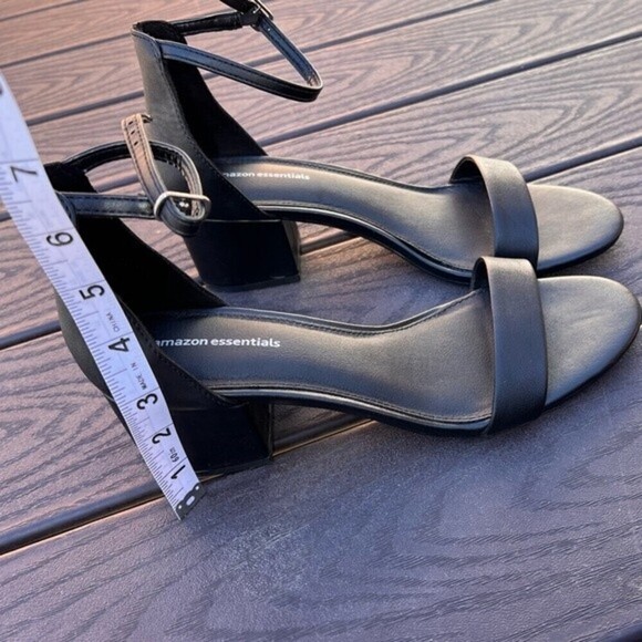 Amazon essentials women's two Strap Heeled Sandal. Used. Size 8.5 - Picture 5 of 6